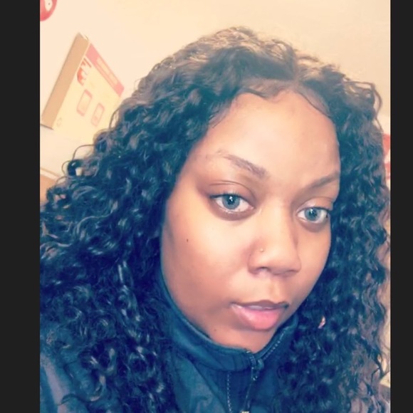 Meet your Posher, Julissa - Picture 1 of 1